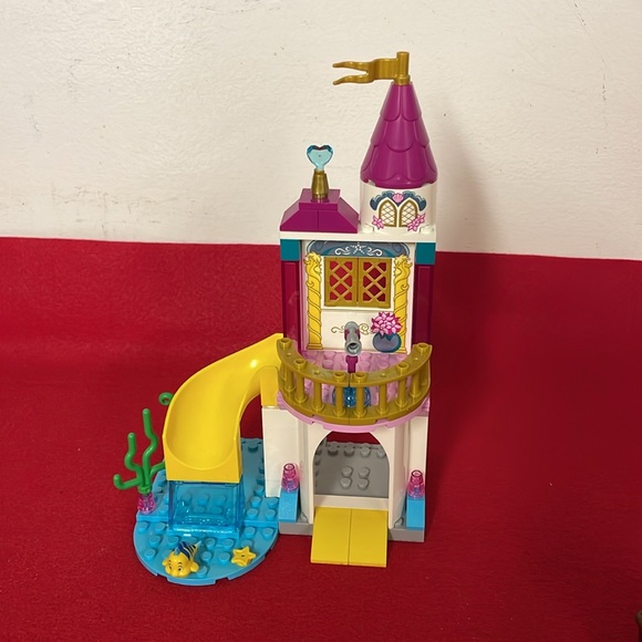 LEGO Disney Ariel’s Seaside Castle 41160 - Picture 3 of 7